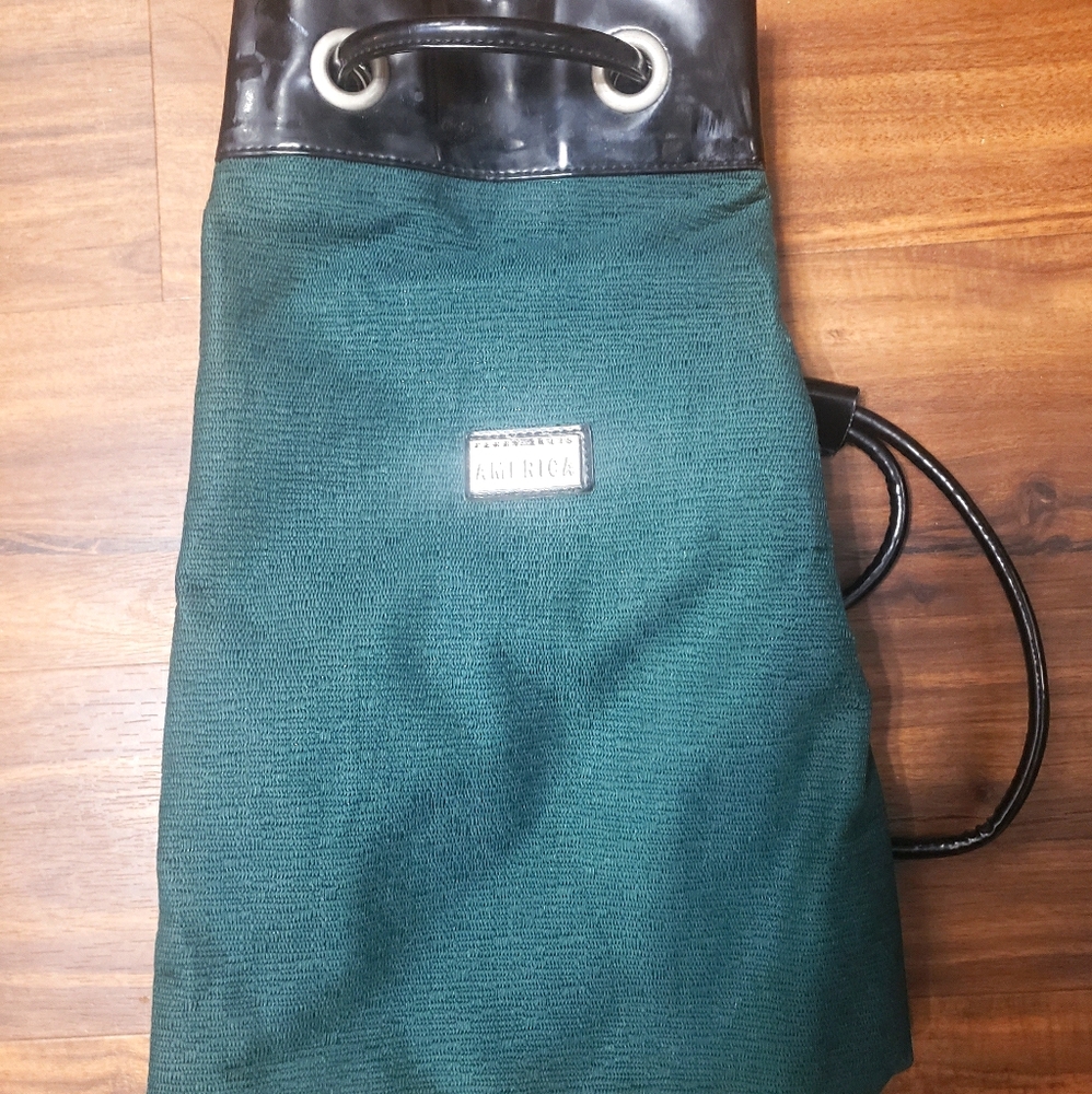 Perry Ellis Green bucket bag black patent leather